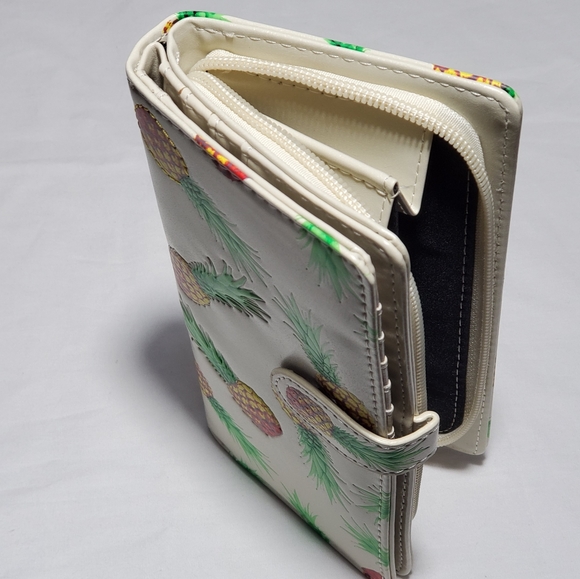 NWT Ladies Pineapple Wallet - Cream/Beige - Summer - Picture 5 of 7